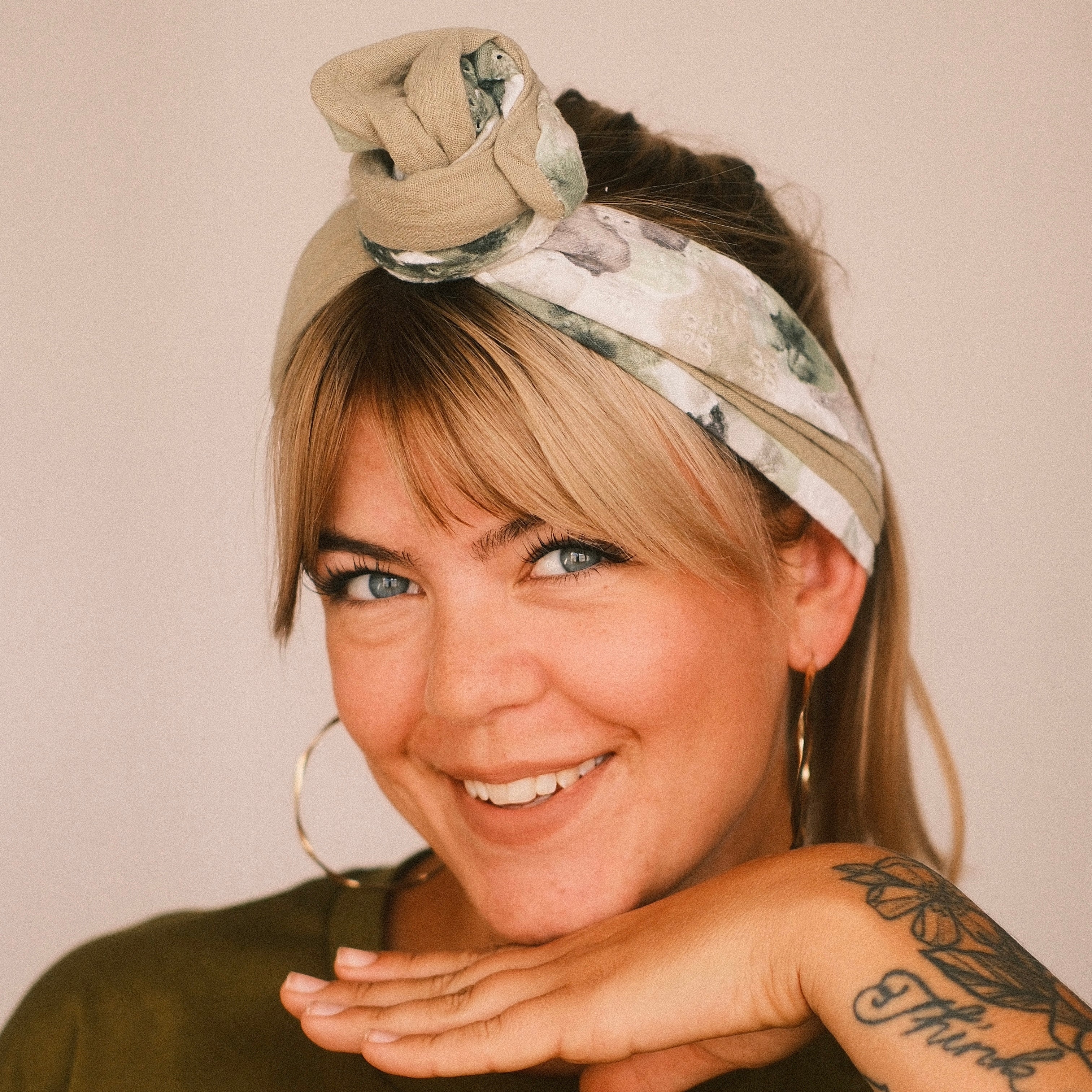 Drahthaarband 2 Seiten - Stick Blume Grün