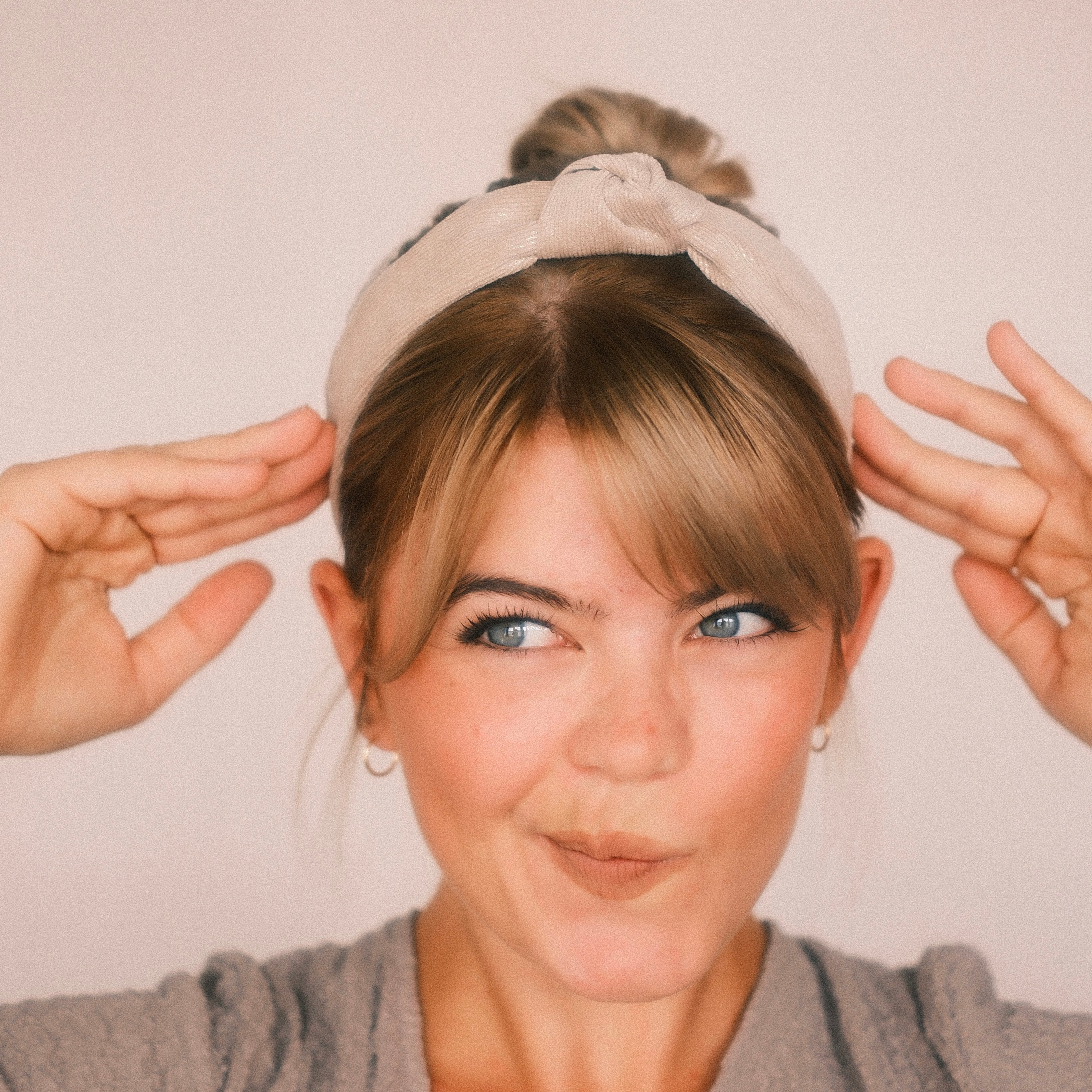 Milla - Glitzer Beige KNOTEN Haarreif