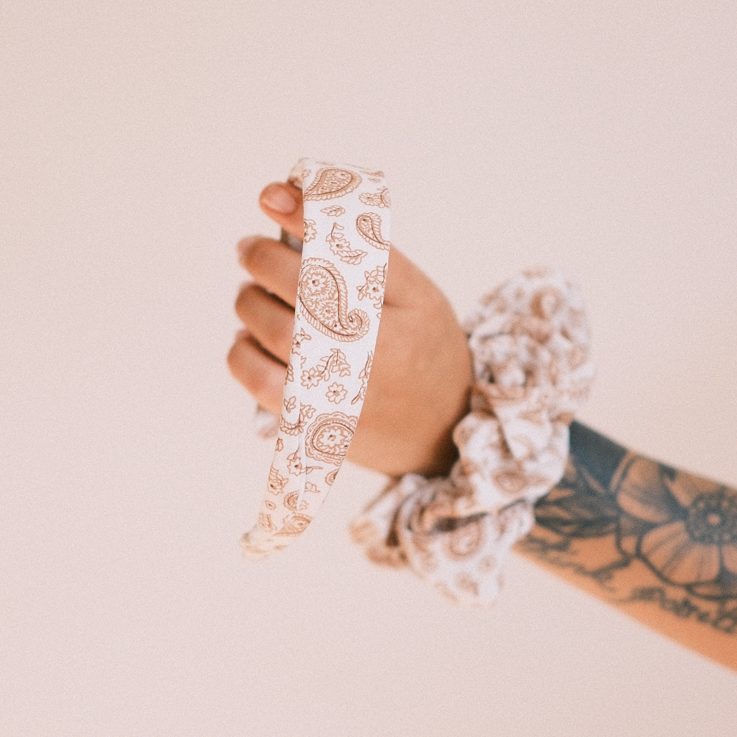 Anne - Vintage Paisley Weiß