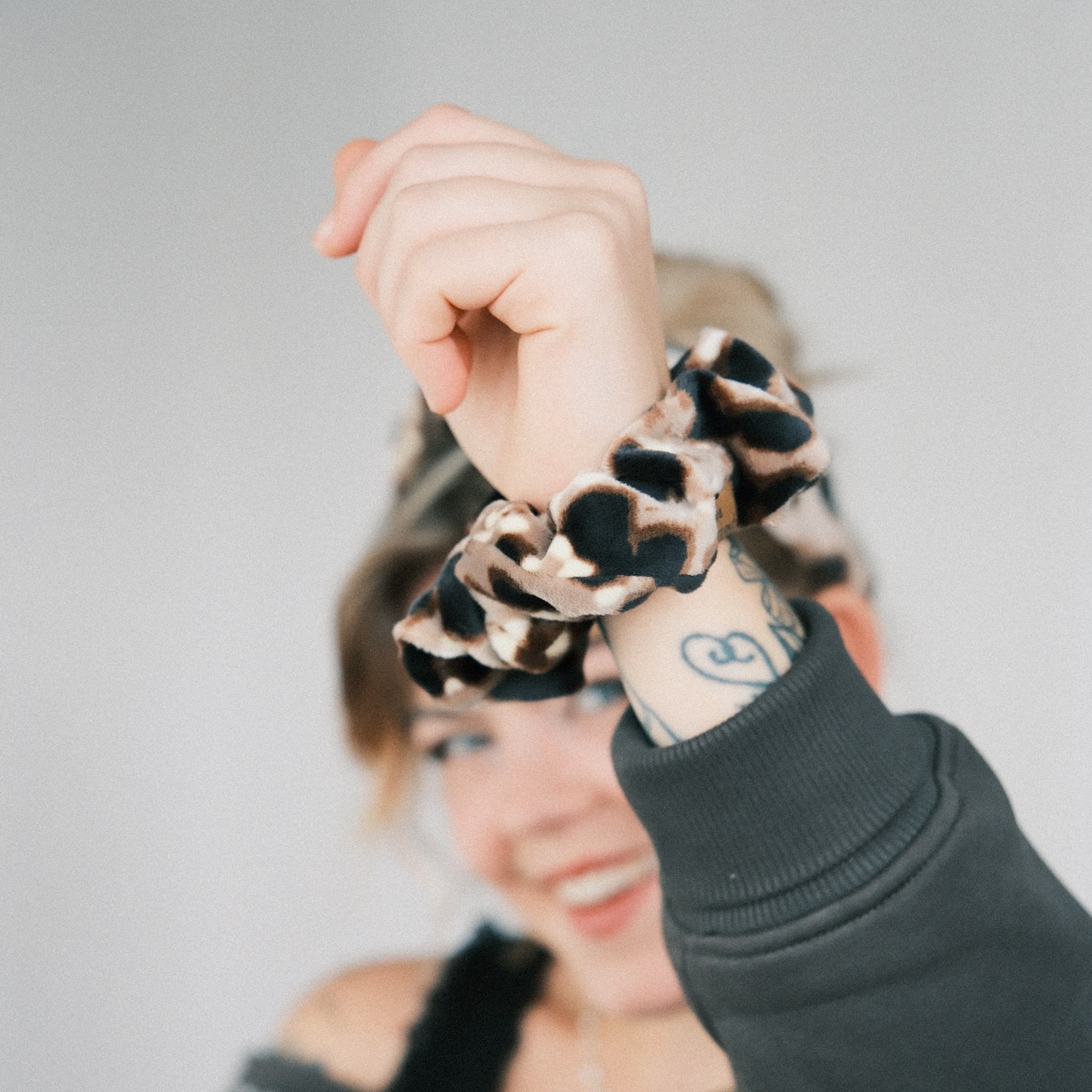 Scrunchie - Samt Leo