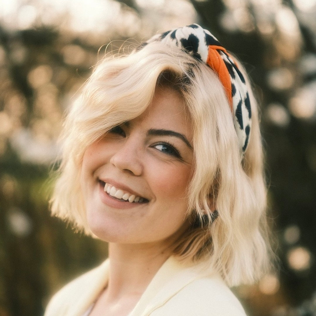 Frieda - oh leo orange Haarreif Knoten
