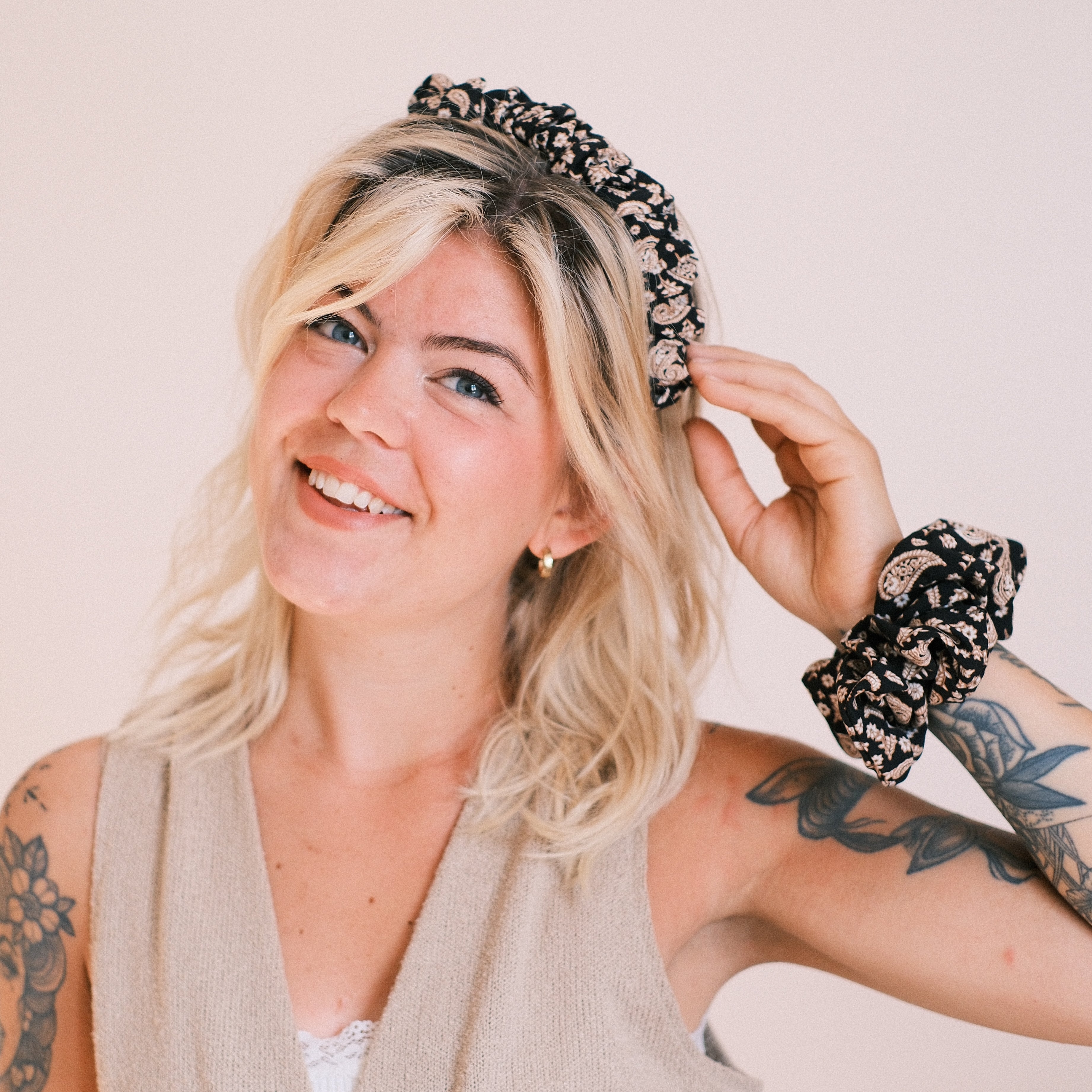 Big Scrunchie - Vintage Paisley Schwarz