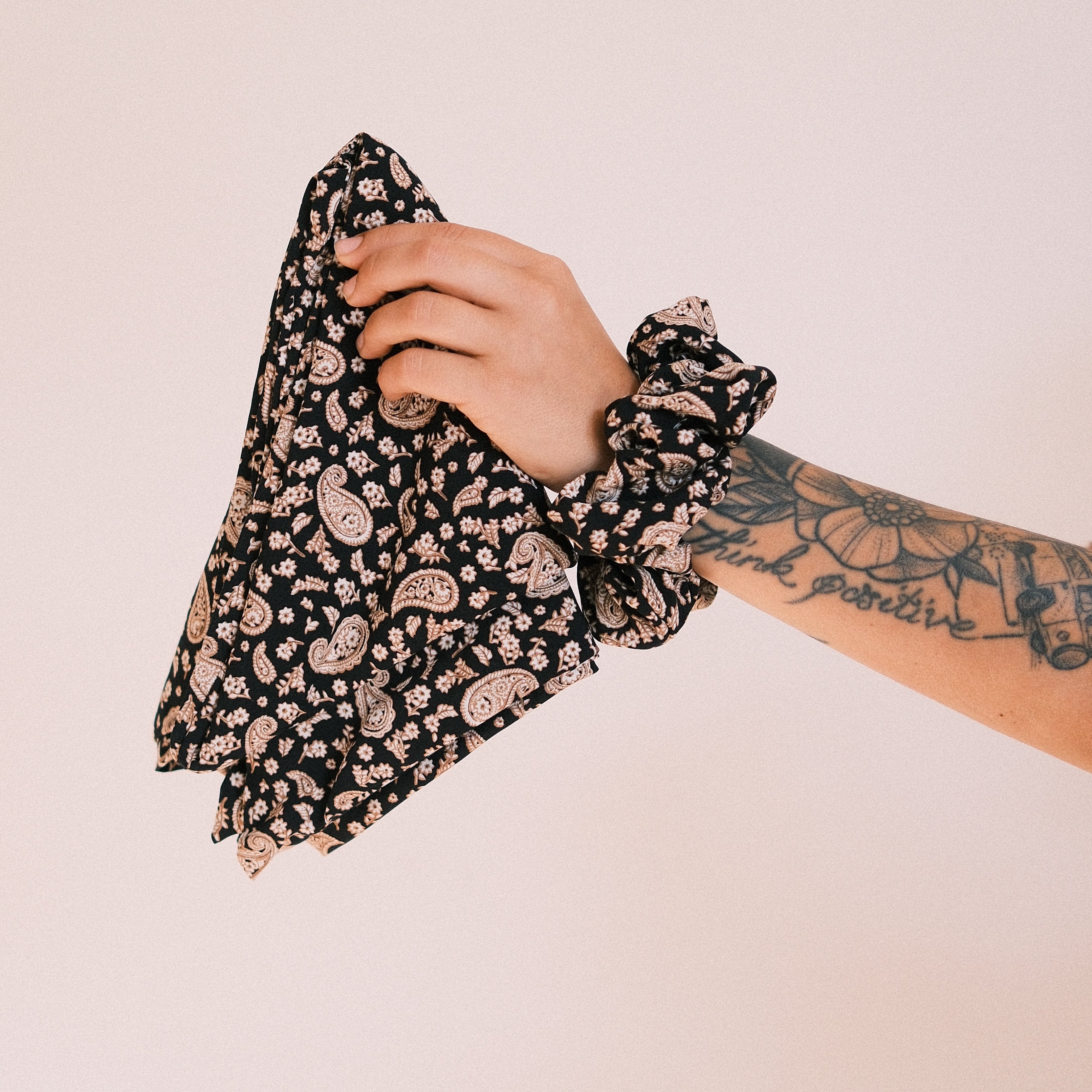 XXL Dreieckstuch - Vintage Paisley Schwarz
