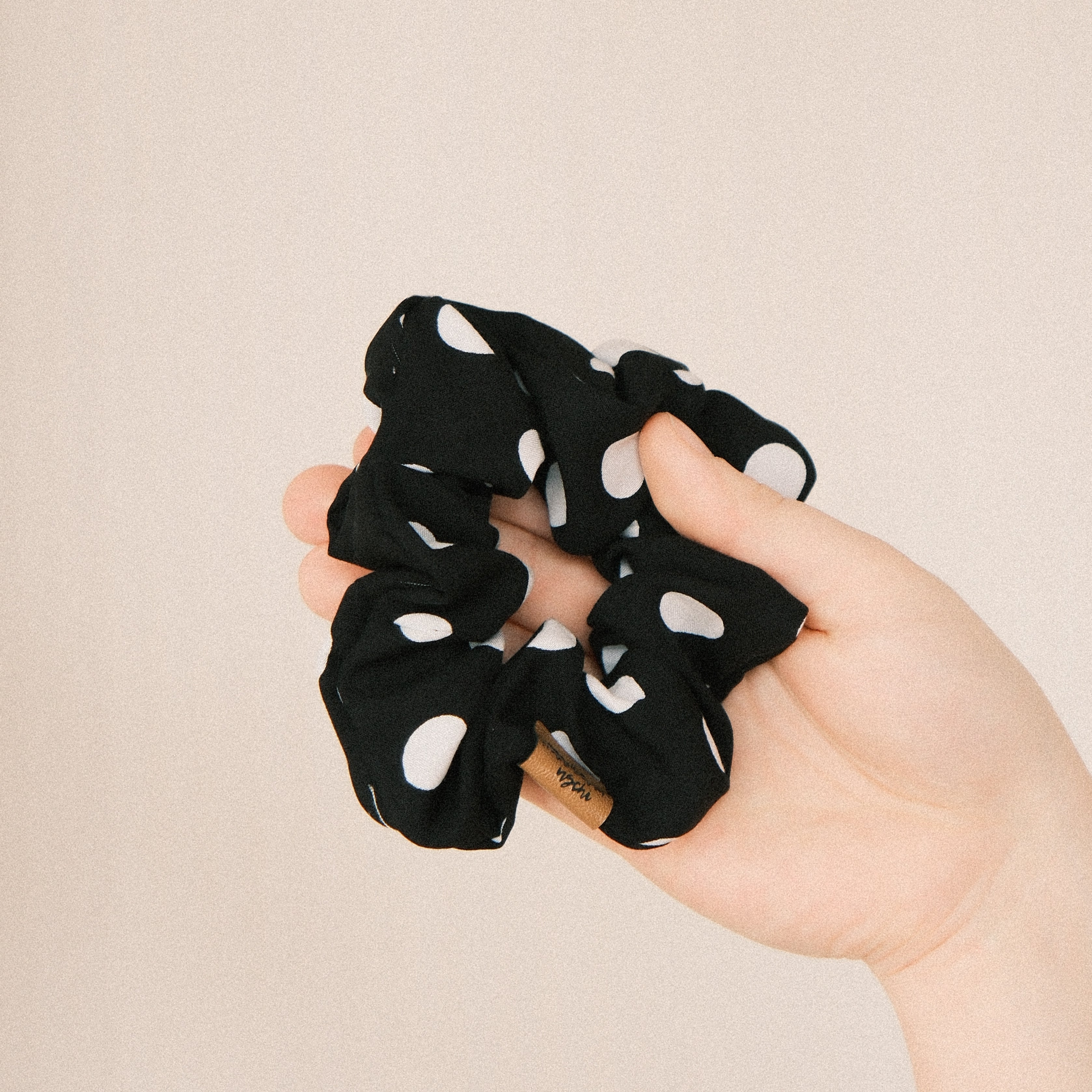 Scrunchie - Polka Dots Schwarz