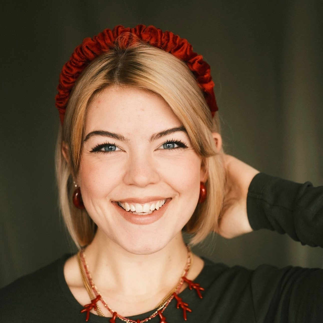 Hilde - coralenrot Haarreif gerafft