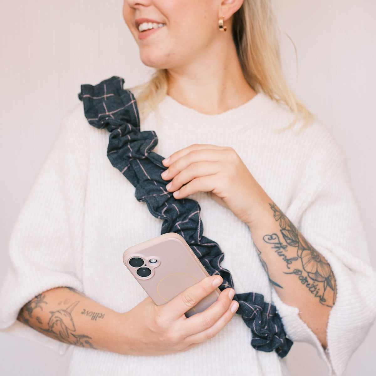Handykette Rüschen - XOXO Grau/Rosa