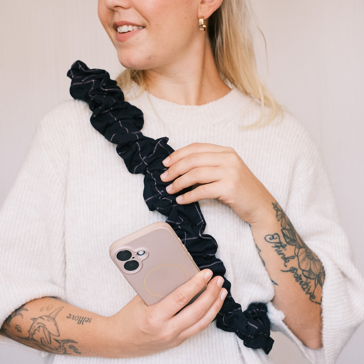 Handykette Rüschen - XOXO Dunkelblau/Rosa