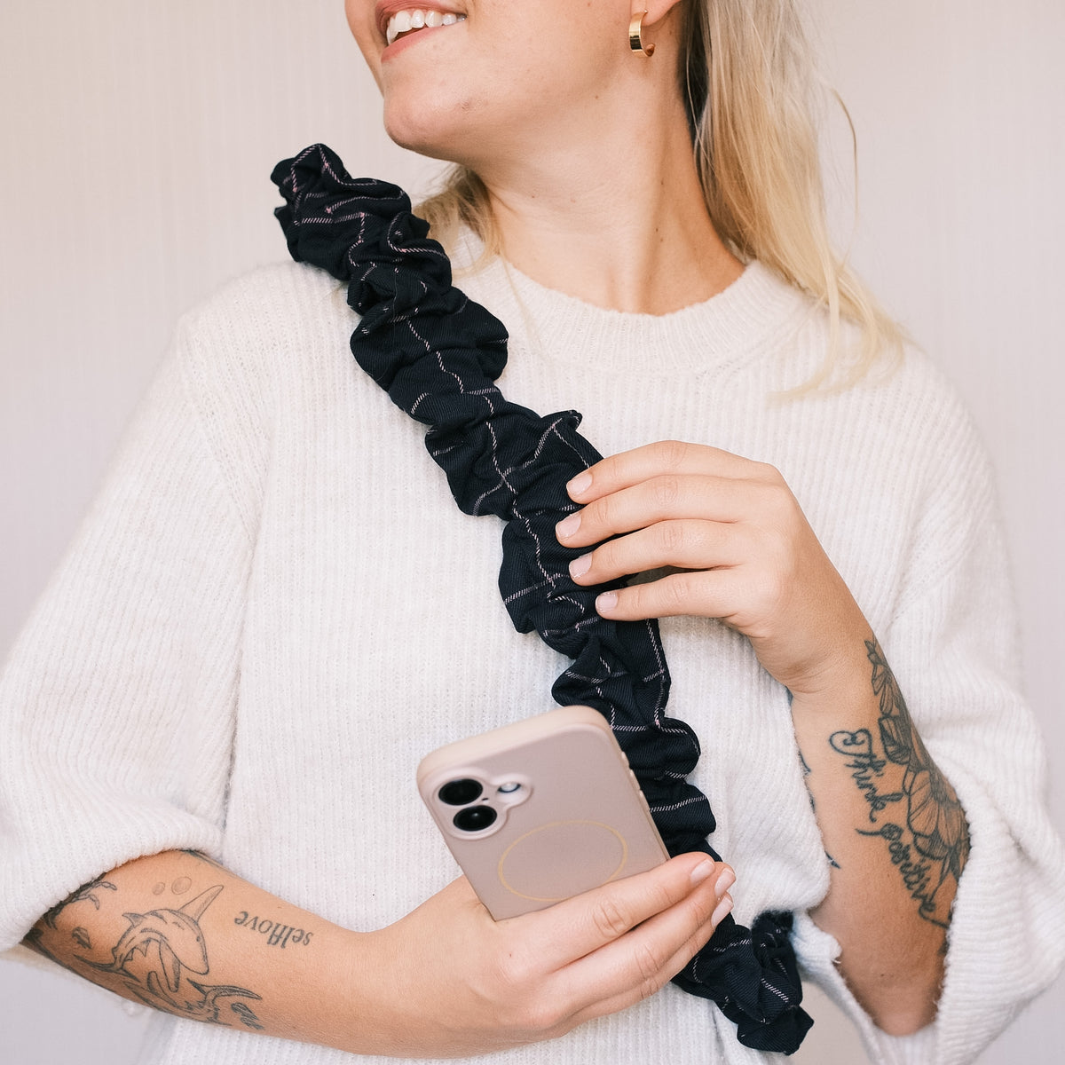 Handykette Rüschen - XOXO Dunkelblau/Rosa