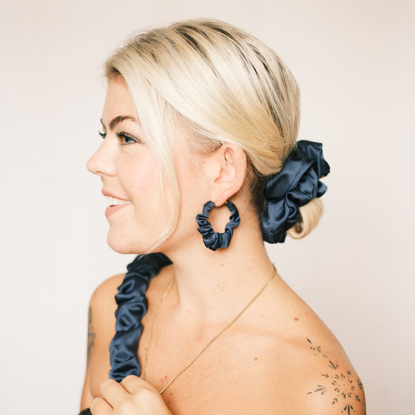 Big Scrunchie - Satin Dunkelblau