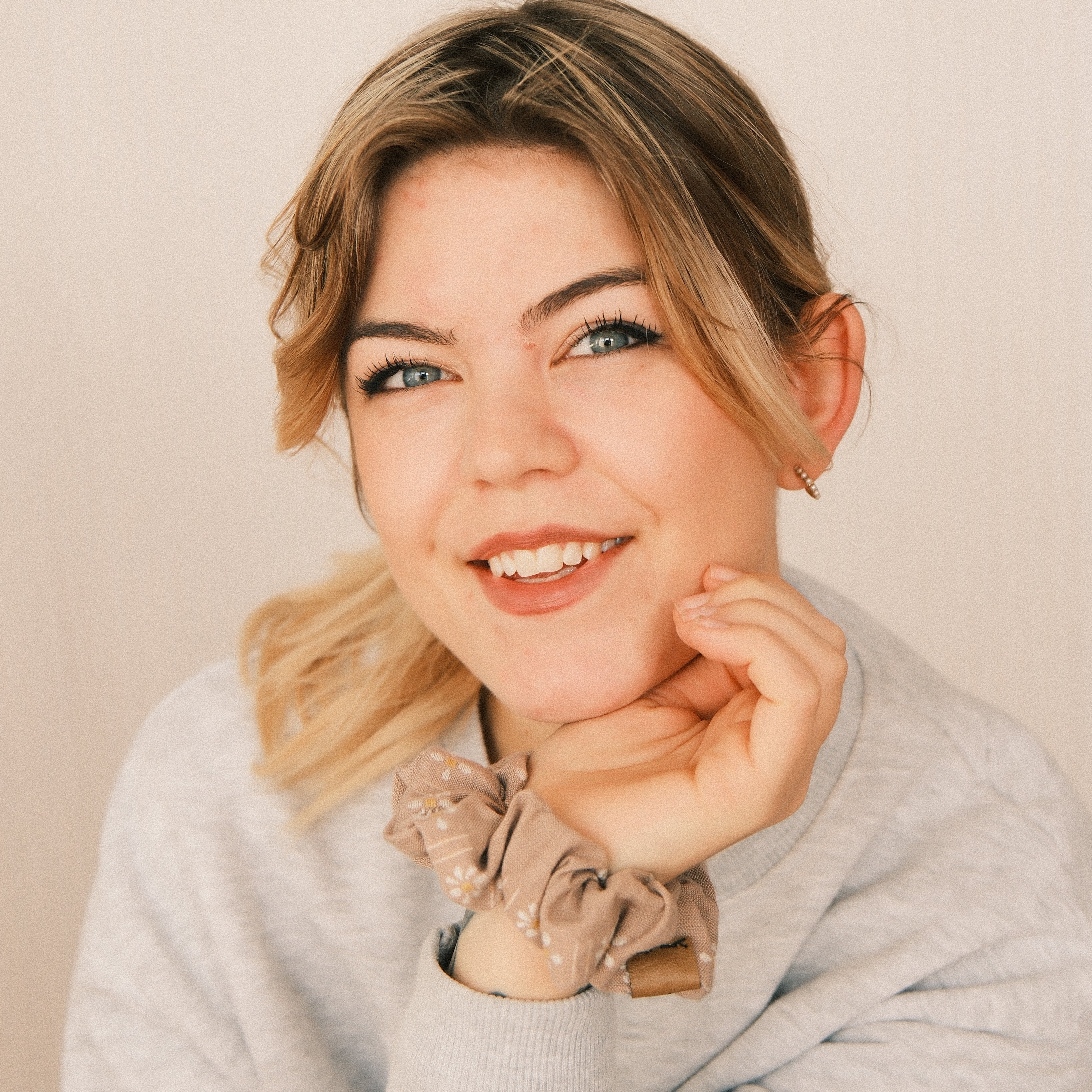 Scrunchie - Blümchen Taupe