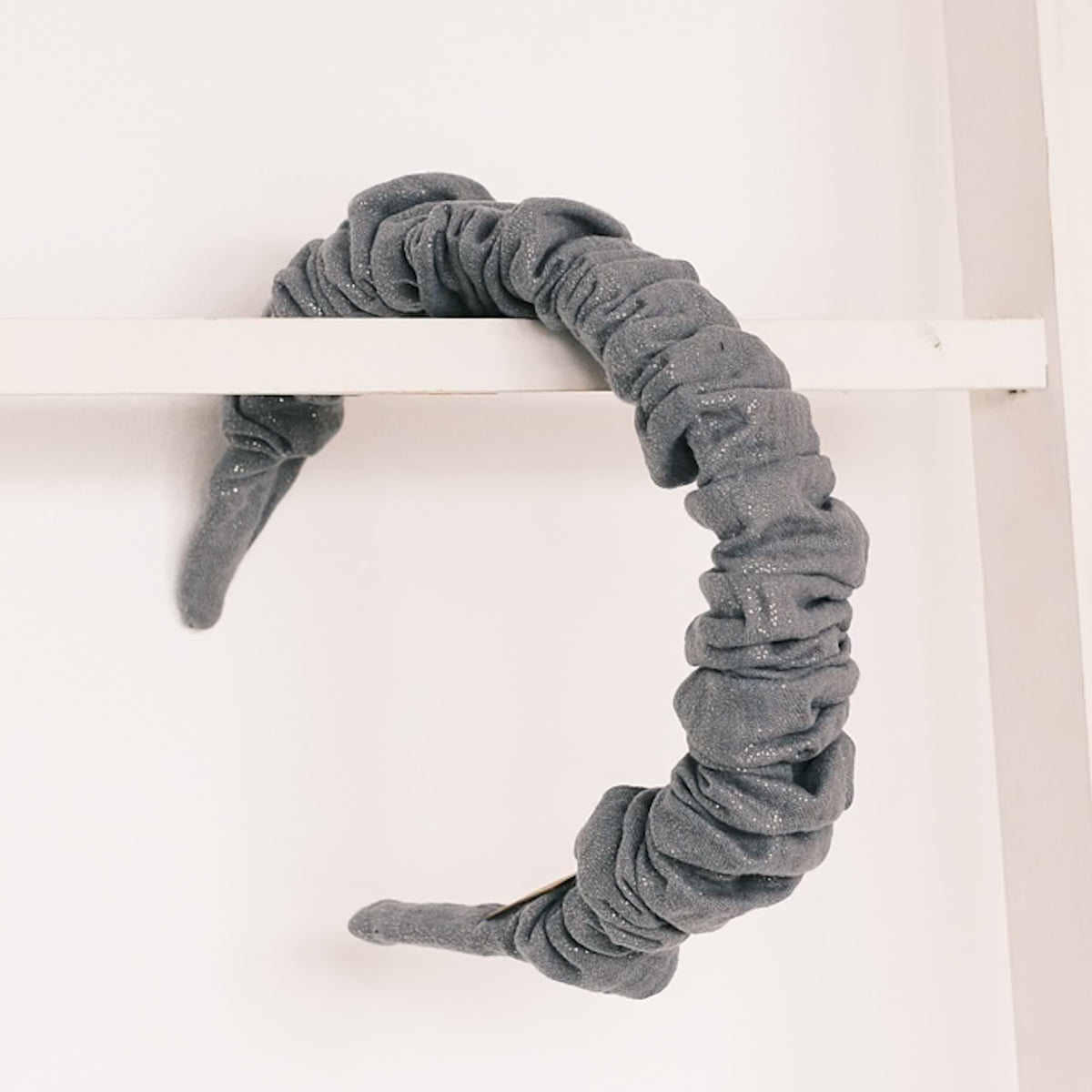 Ronja – Musselin Glitzer Dunkelgrau