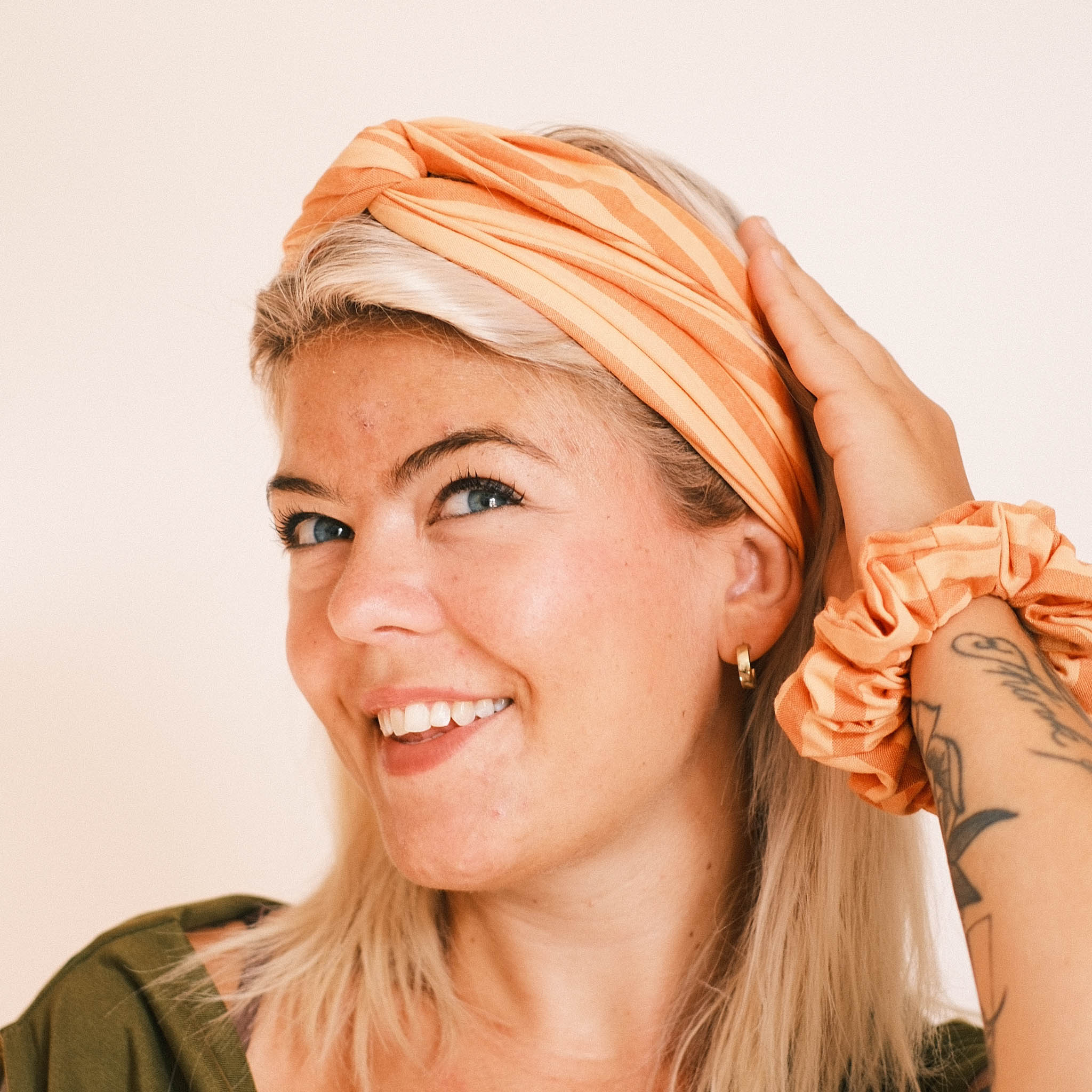 Drahthaarband Breit – Orangestreifen