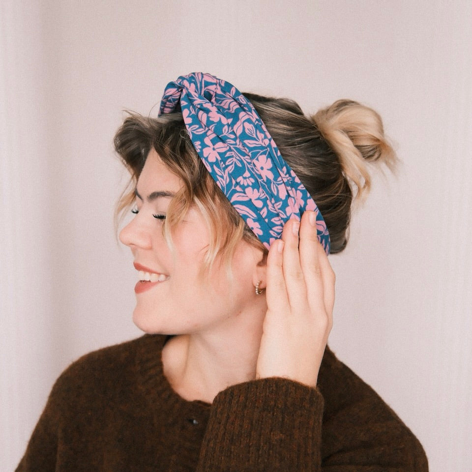 Drahthaarband breit - Blumenkranz Türkis