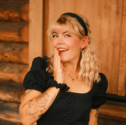 Anne Satin Schwarz