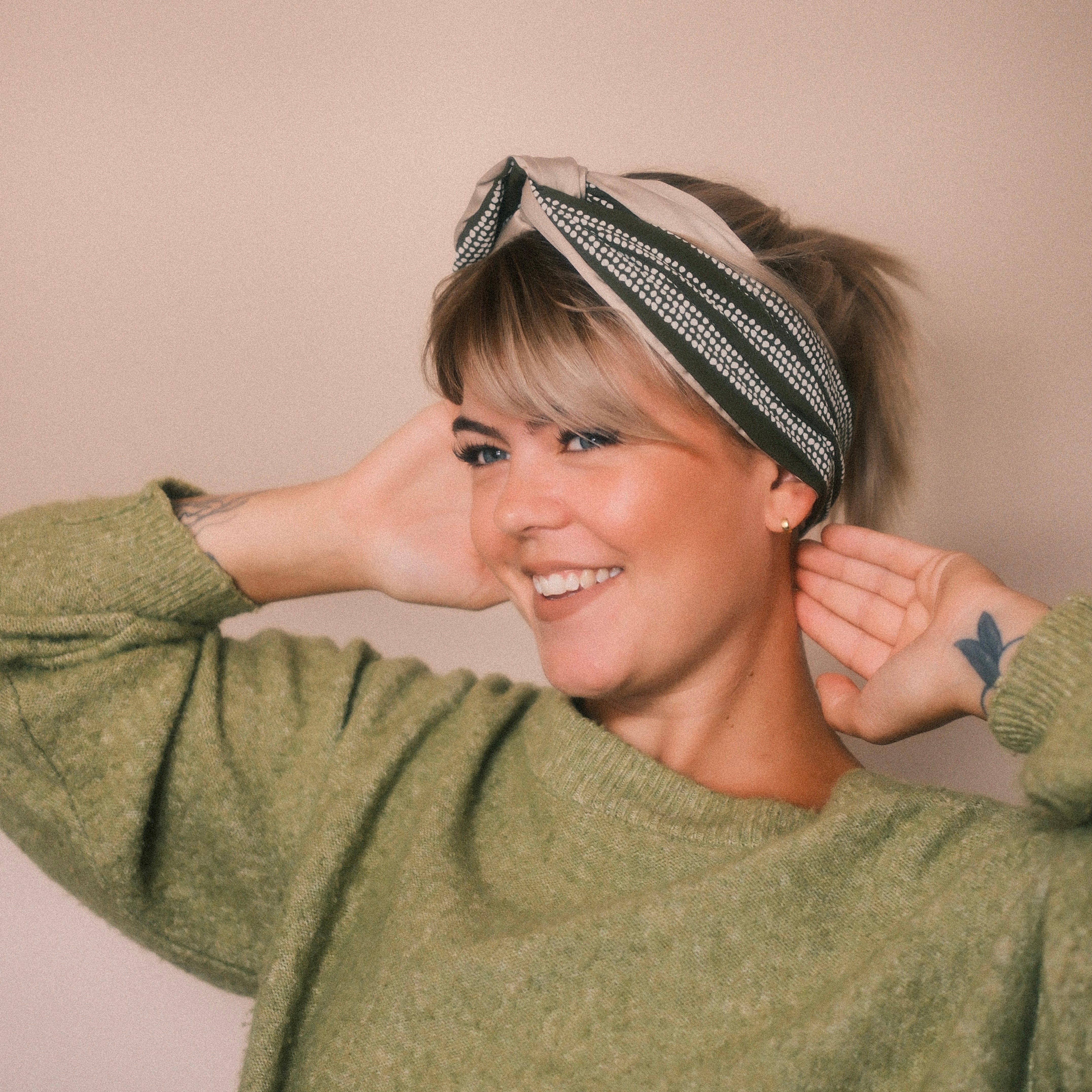 Drahthaarband 2 Seiten - Punkte Beige/Grün