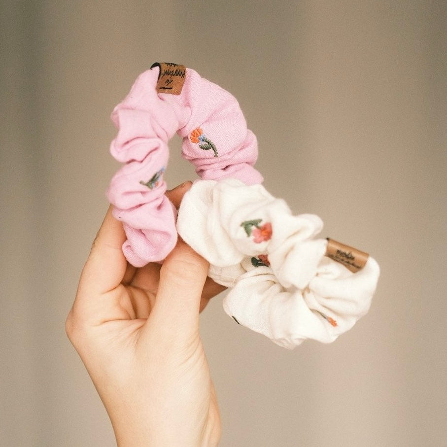 Scrunchie Blümchen Creme