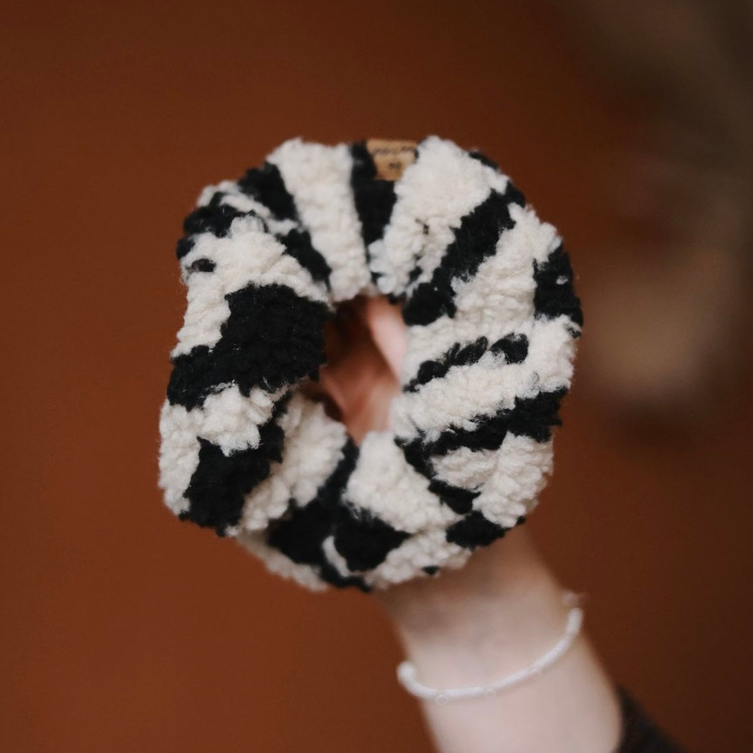 Scrunchie Teddy Zebrastreifen weiß