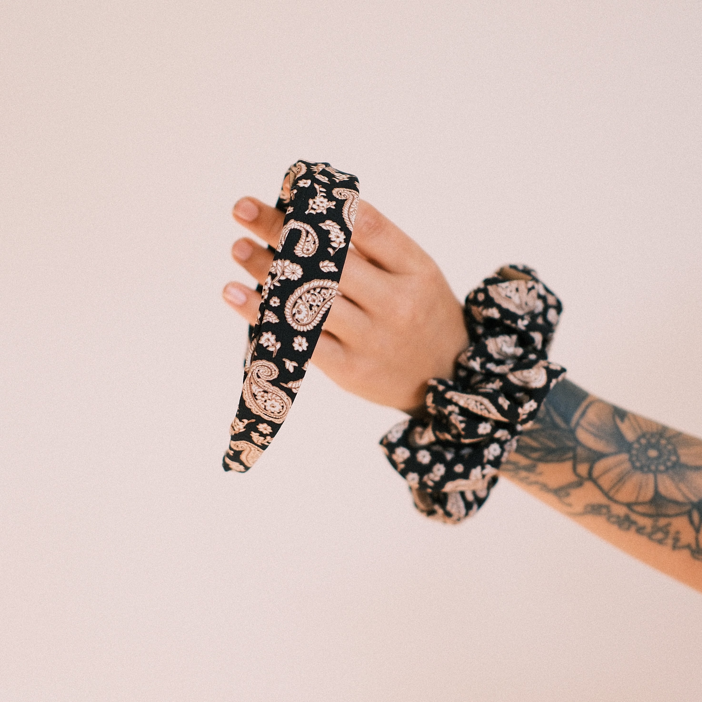 Anne - Vintage Paisley Schwarz