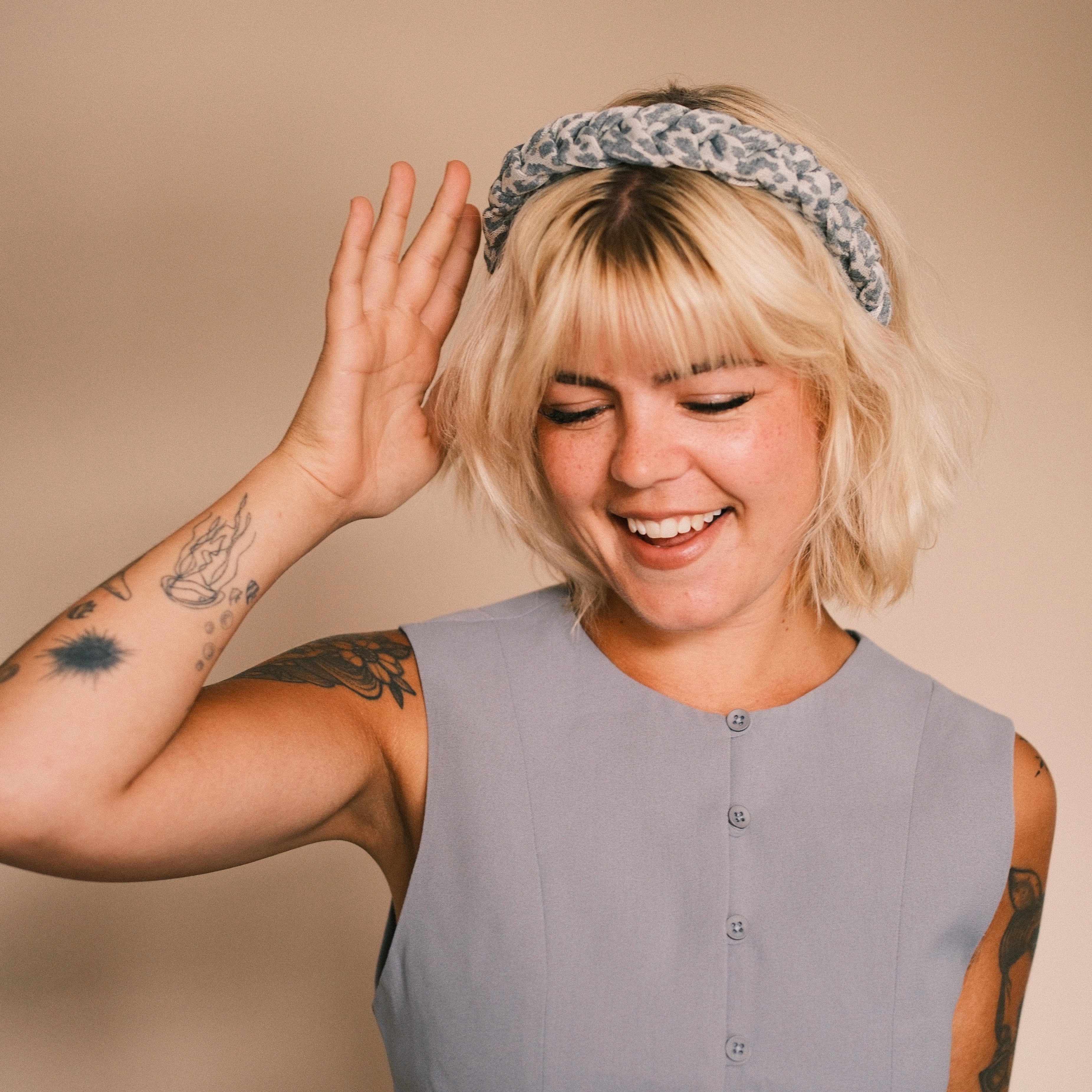 Lola -  Strick Leo Grau