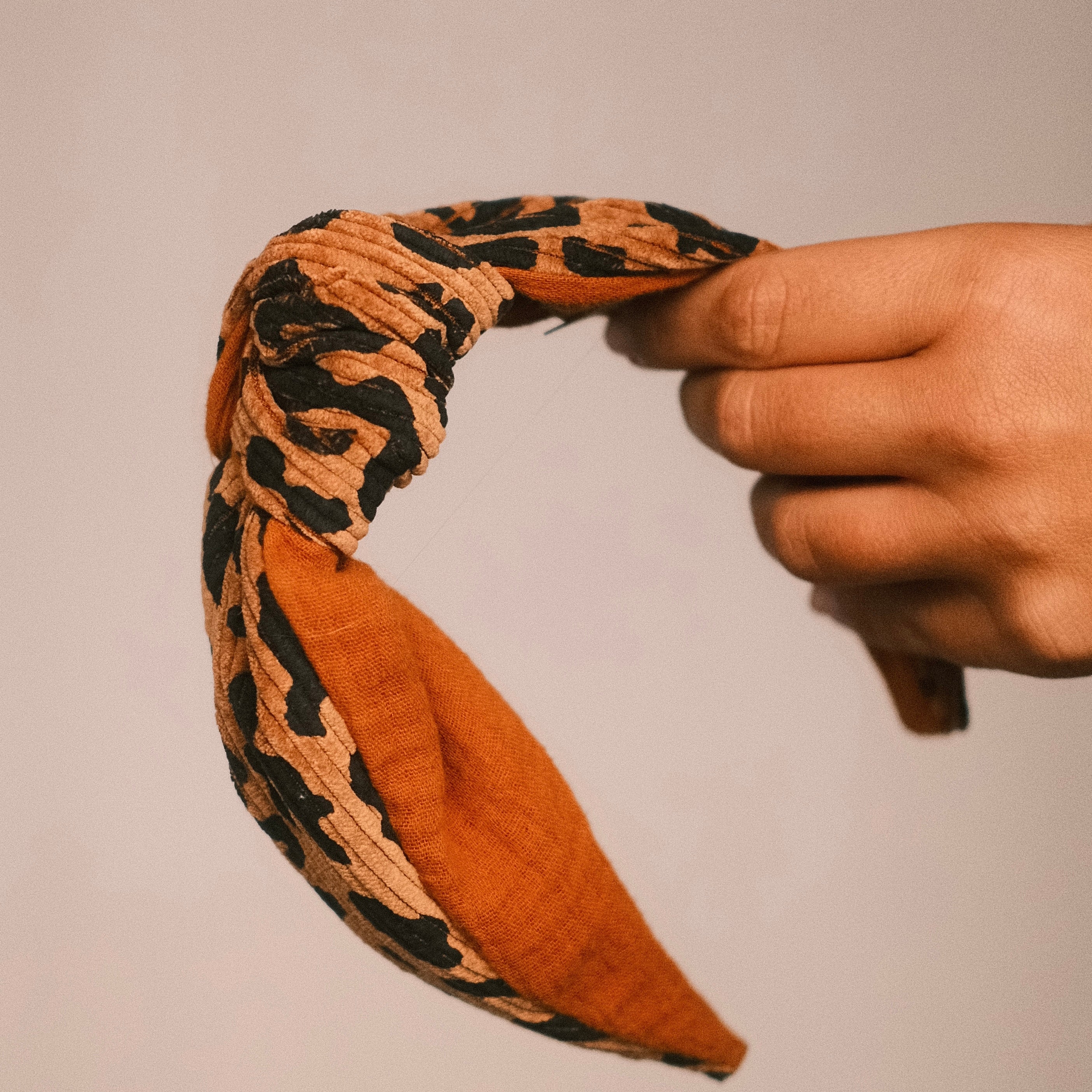 Frieda - Cord Leo Camel