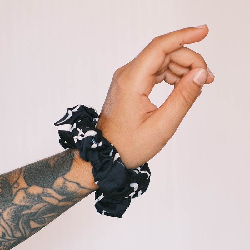 Scrunchie – Black And White