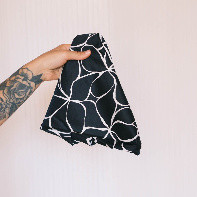 XXL Dreieckstuch – Black And White