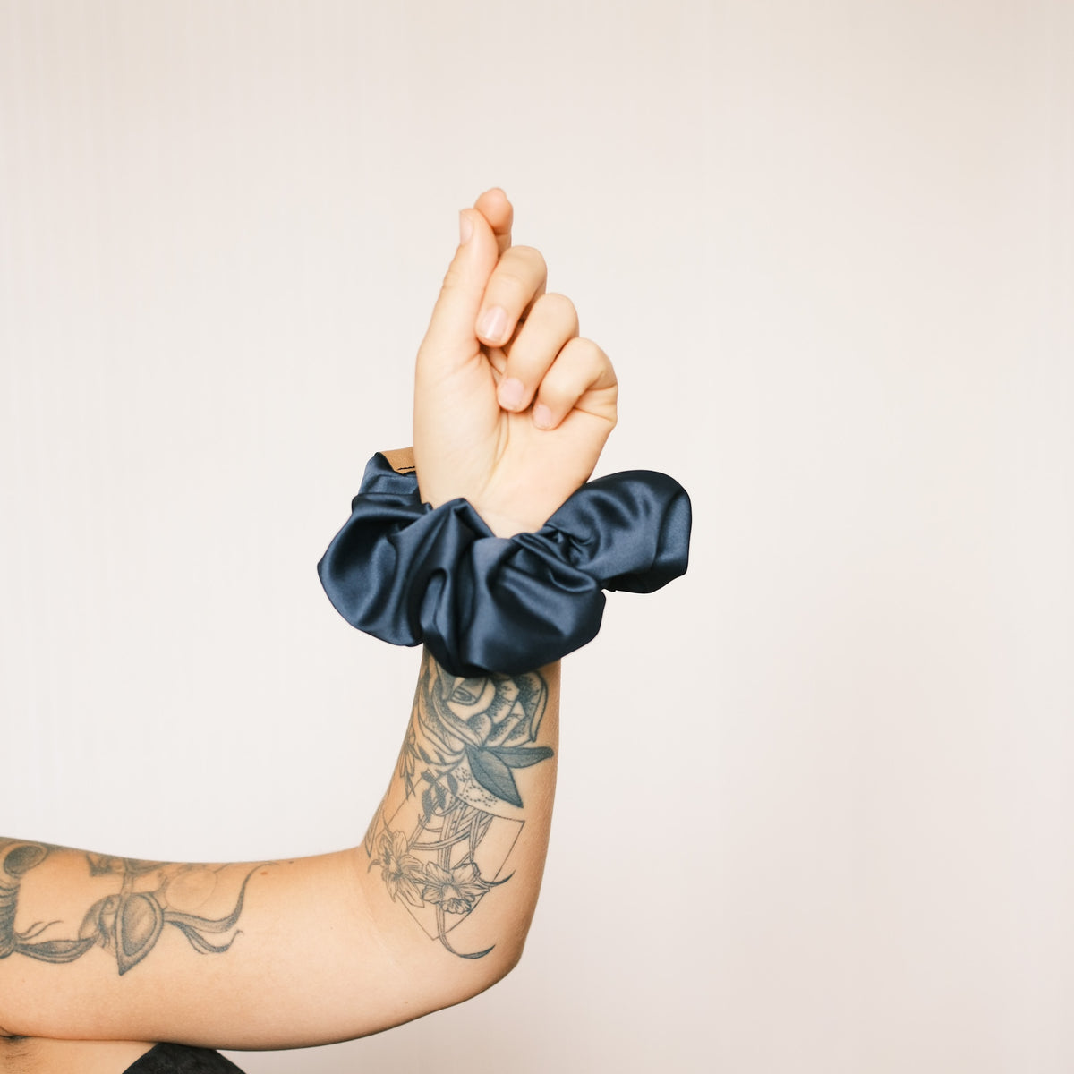 Big Scrunchie - Satin Dunkelblau