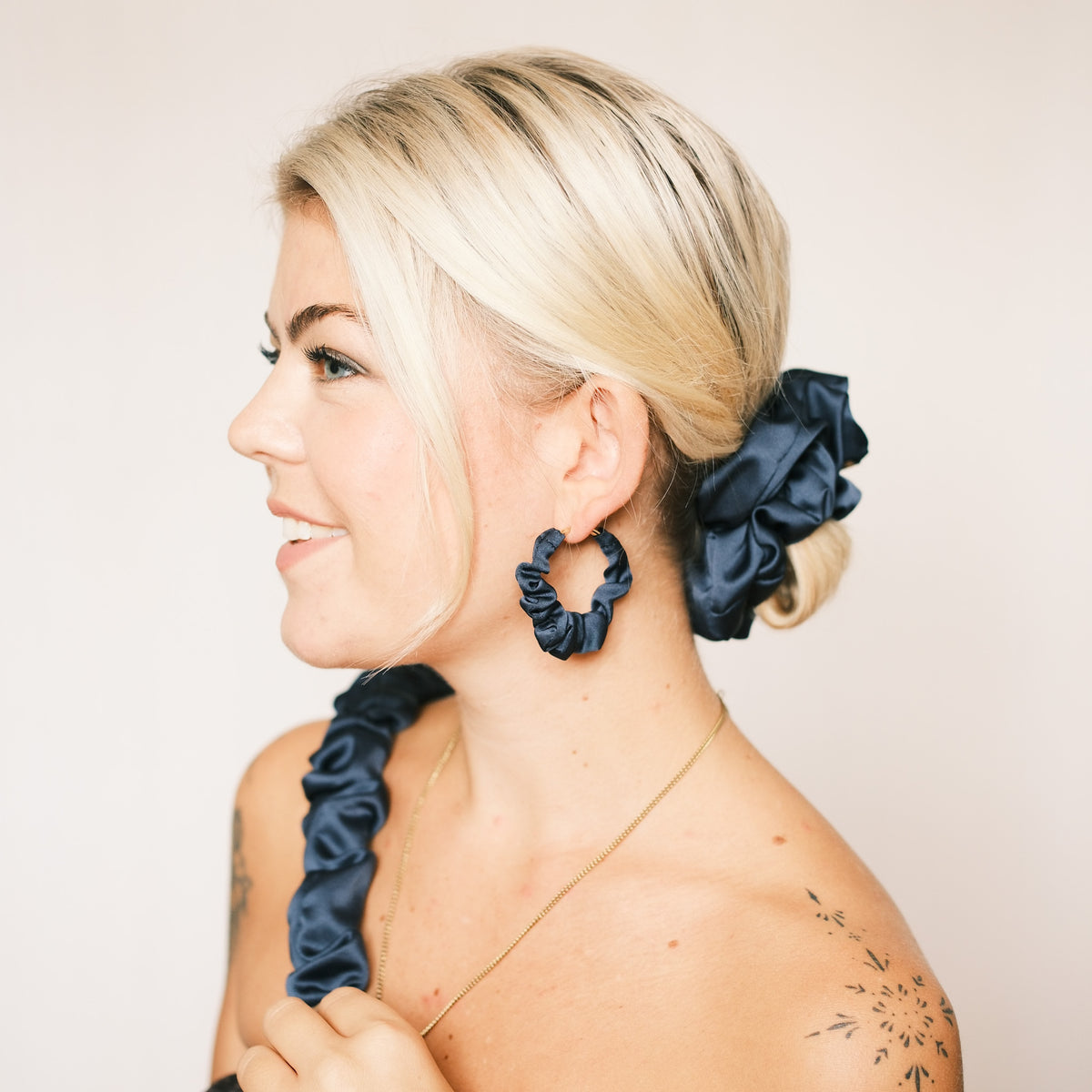 Big Scrunchie - Satin Dunkelblau