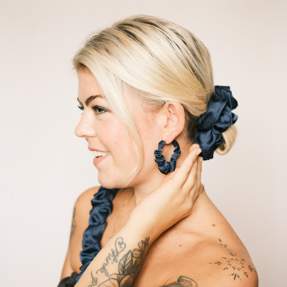 Big Scrunchie - Satin Dunkelblau