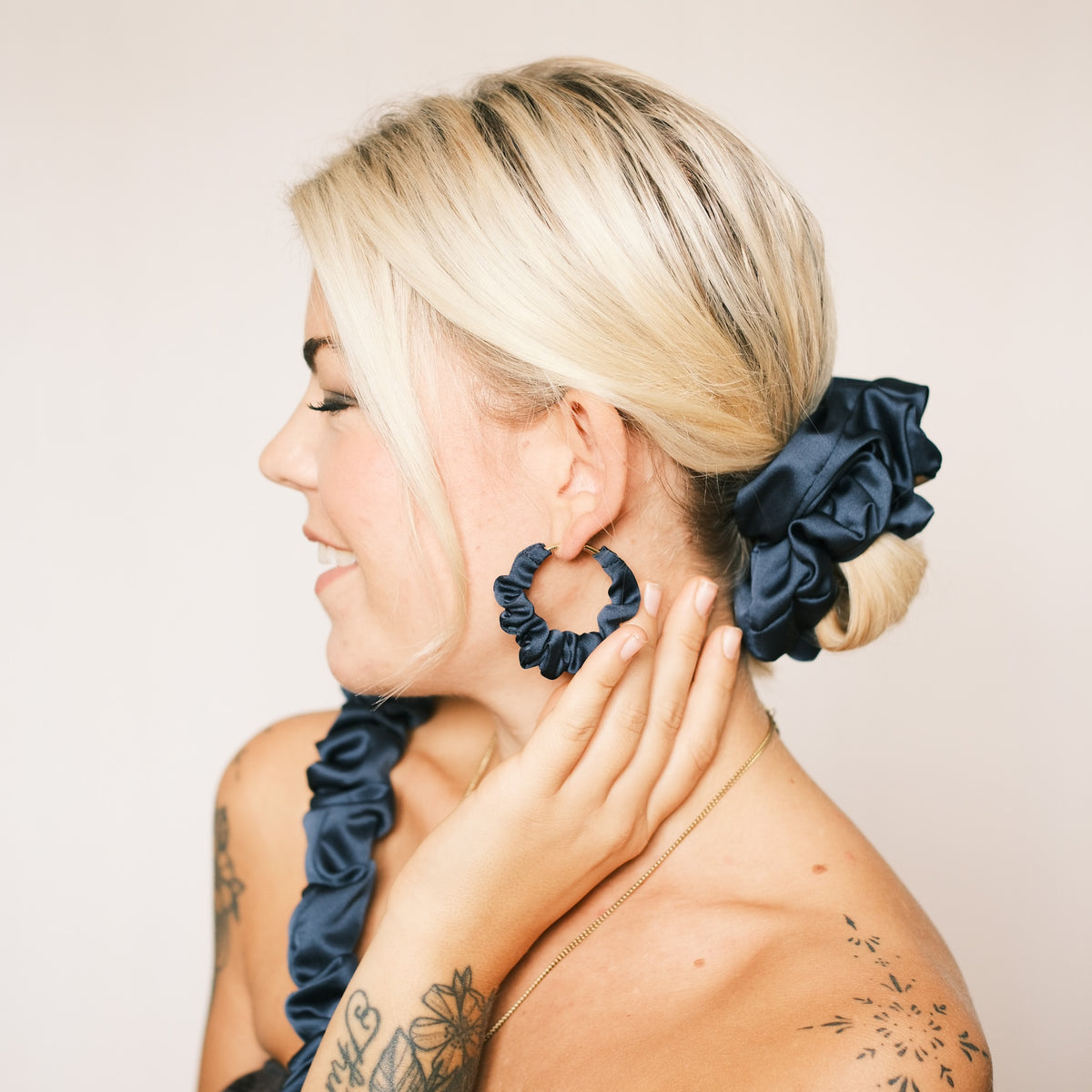 Big Scrunchie - Satin Dunkelblau