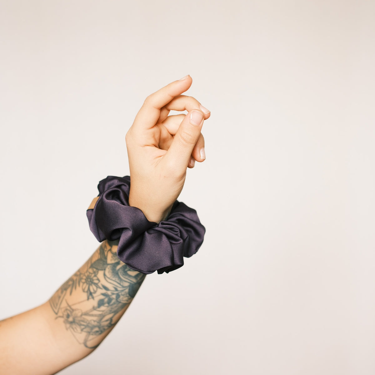 Big Scrunchie - Satin Mitternachtsviolette