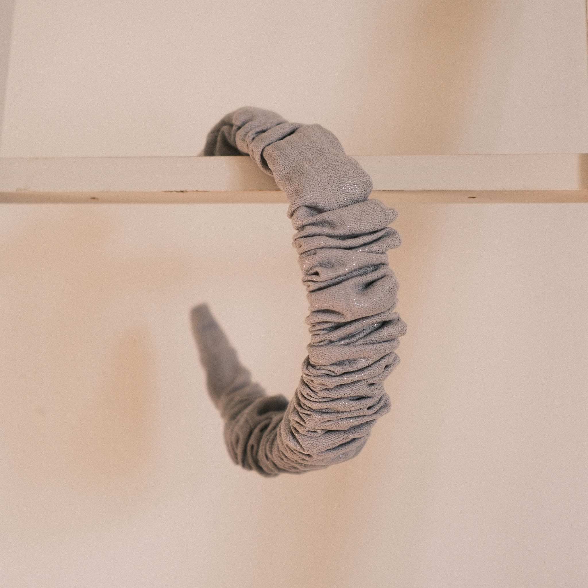 Ronja – Musselin Glitzer Grau