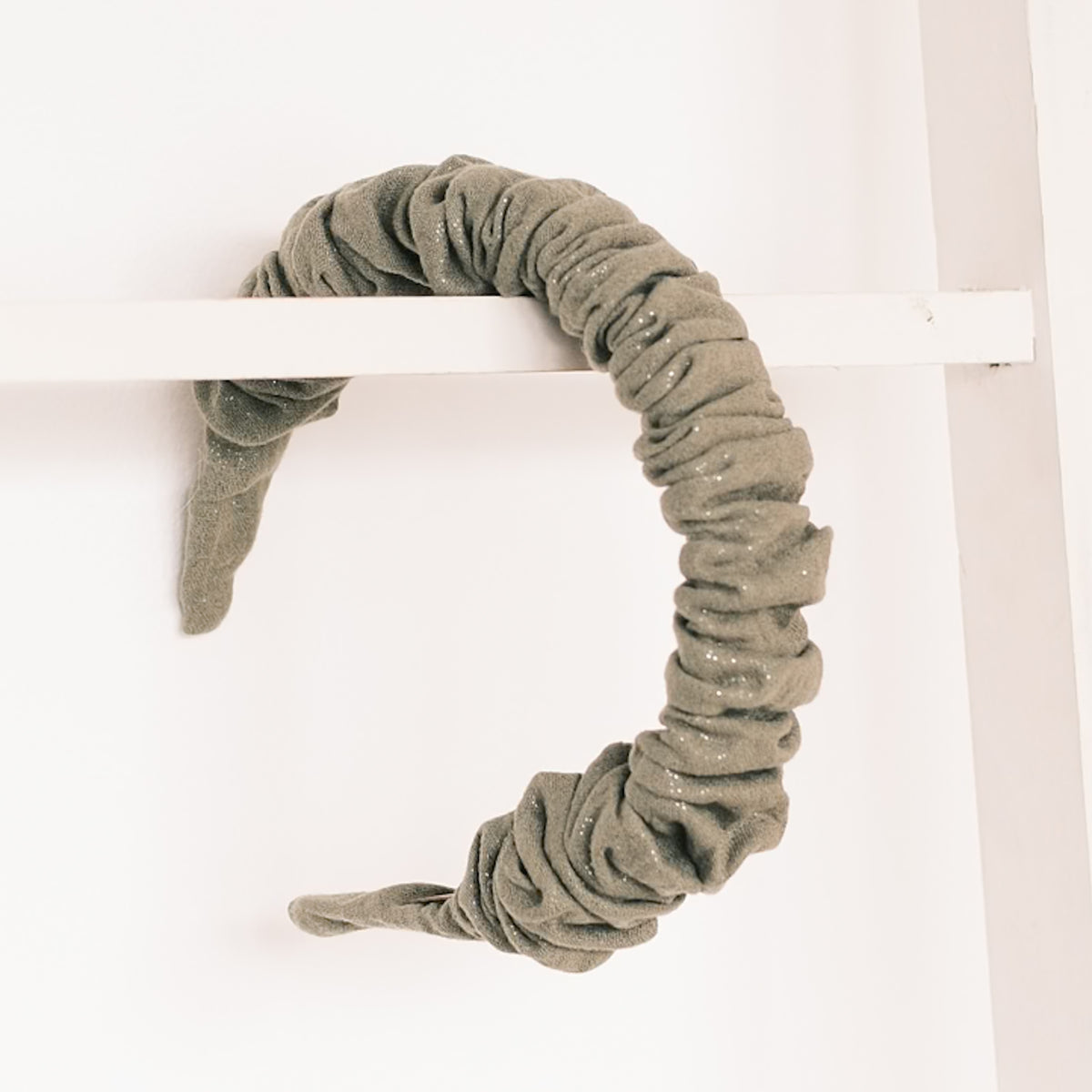Ronja – Musselin Glitzer Khaki