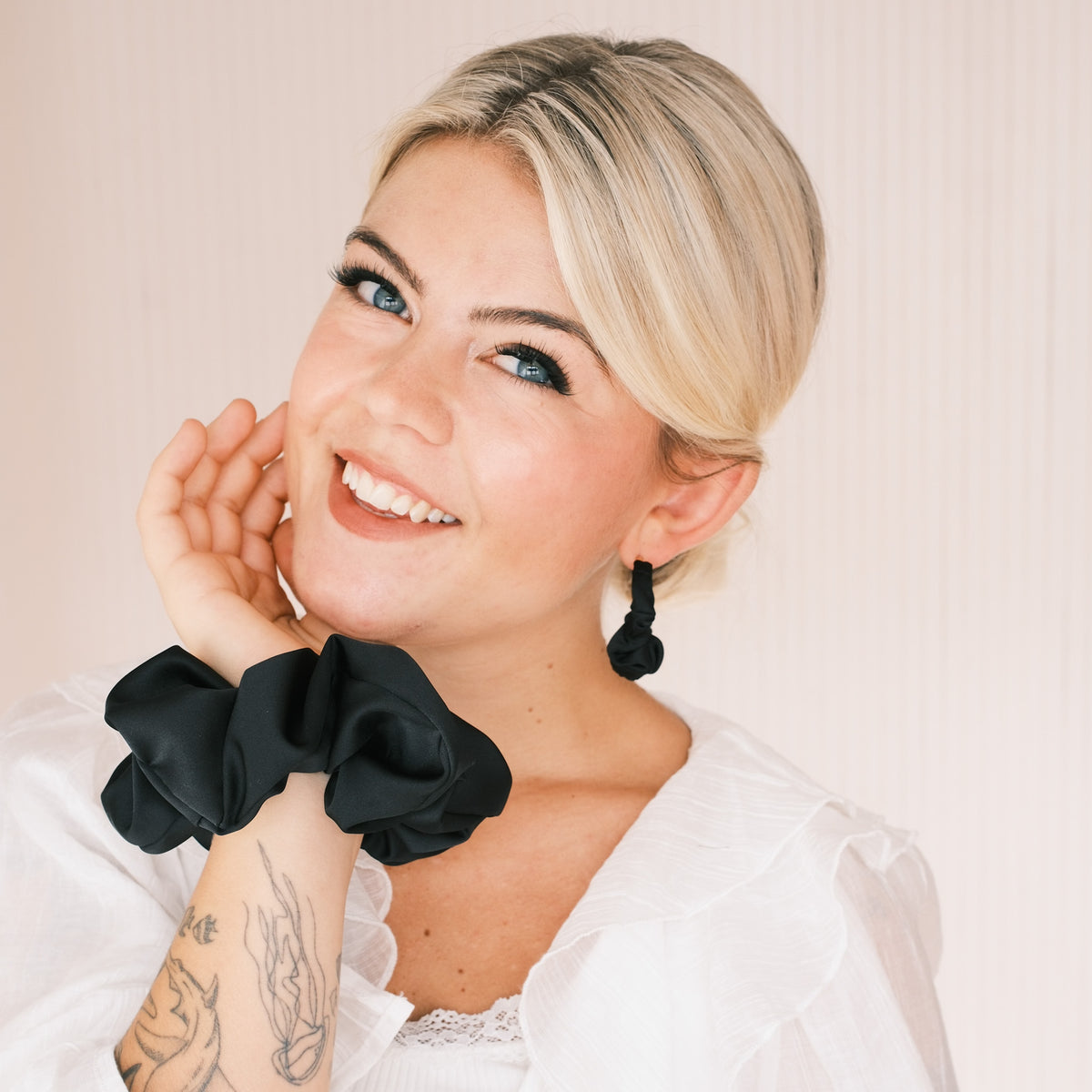 Big Scrunchie - Satin Schwarz
