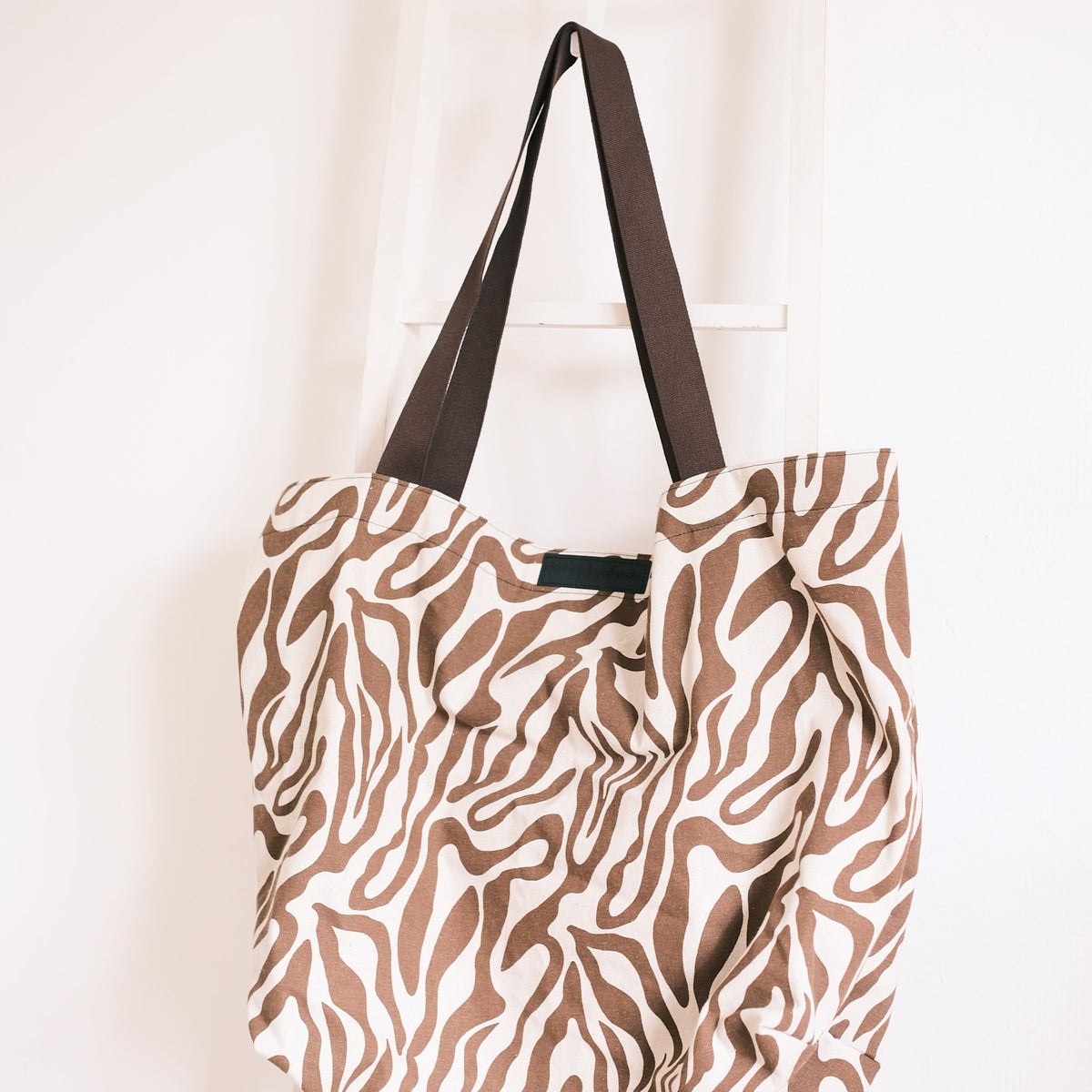 XL Shopper – Zebra Braun